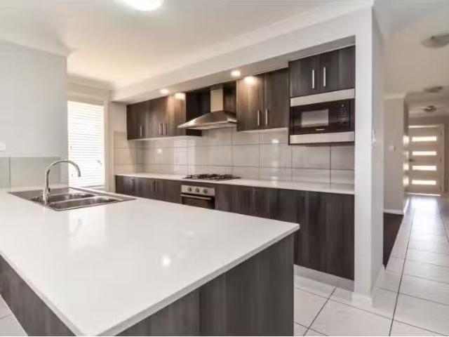 Charming 17 Leumeah Road, ORANGE House for rent Listed by Bel.