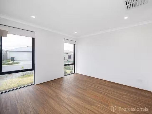 Just in! 17 Umina Way, Alkimos, WA 6038