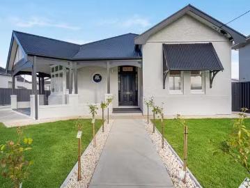 Charming 188 Esplanade, Largs Bay, SA 5016