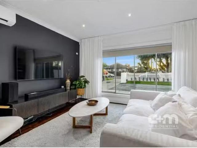 Unique 1/88 Widford Street, GLENROY Townhouse for rent Listed.