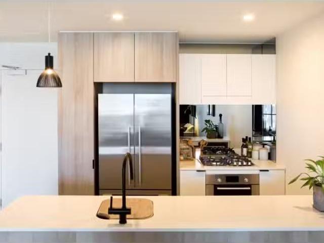 Cheap 1807/4 Edmondstone Street, South Brisbane Apartment for.