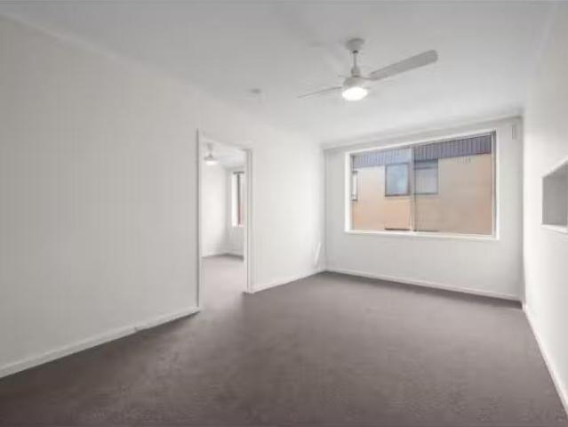 Cheap 18/187 George Street, EAST MELBOURNE Apartment for rent.