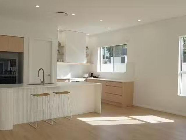 Deal! 182 President Avenue, Miranda, NSW 2228