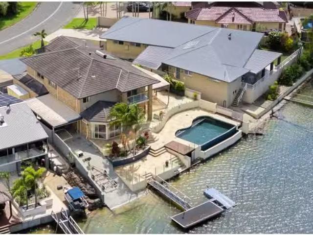 Nice 18 Bosun Boulevard, Banora Point House for rent Listed b.