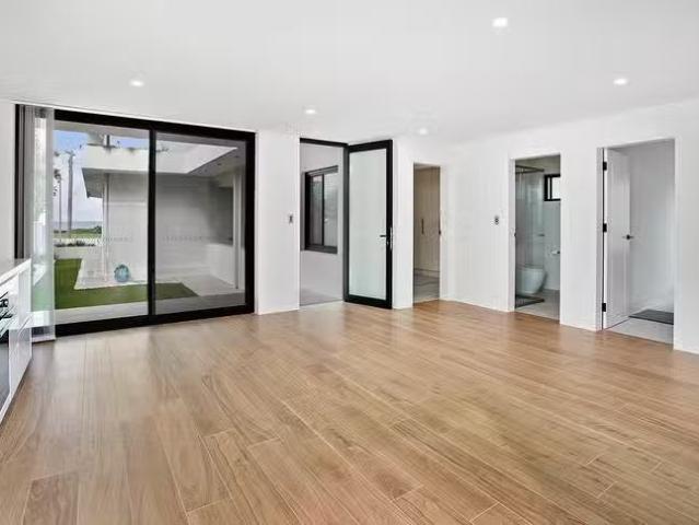 Just in! 18 Beach Drive, Woonona, NSW 2517