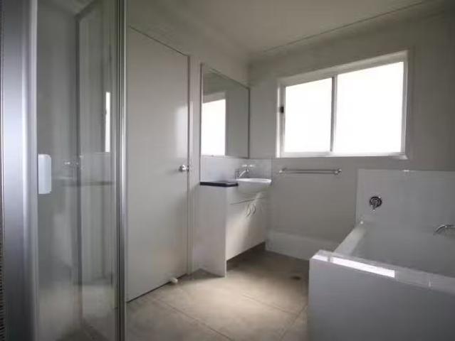 For Rent! 1/8 Bindarri Close, Waterford, QLD 4133