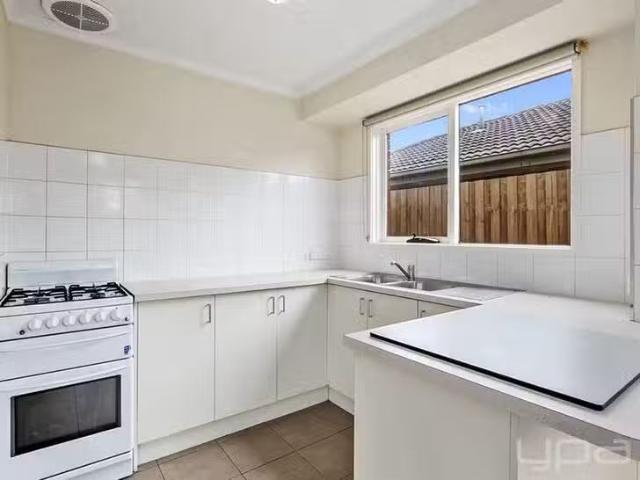Nice 1/8 Denny Place, Melton South, VIC 3338