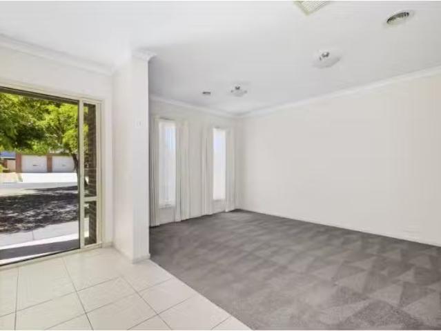 Deal! 18 Merino Drive, ALFREDTON House for rent Listed by Cam.