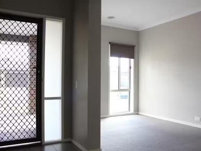 Just in! 18 Minto Avenue, Epping, VIC 3076