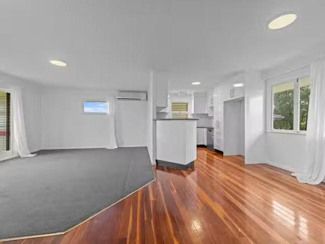 Rental! 18 Warrawong Street, Eastern Heights, QLD 4305