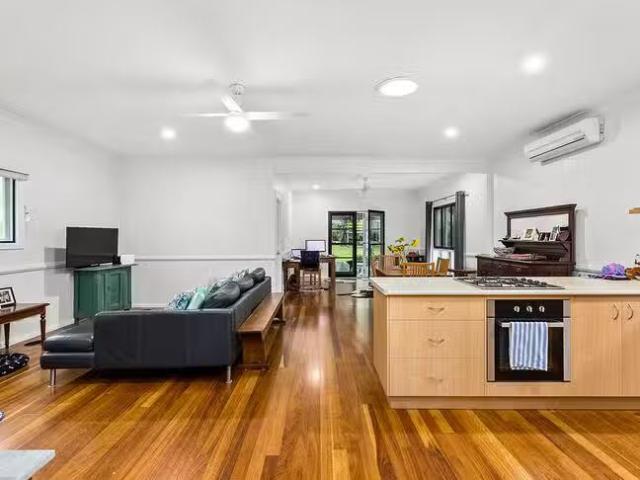 Rental! 198 Cliveden Avenue, Corinda, QLD 4075