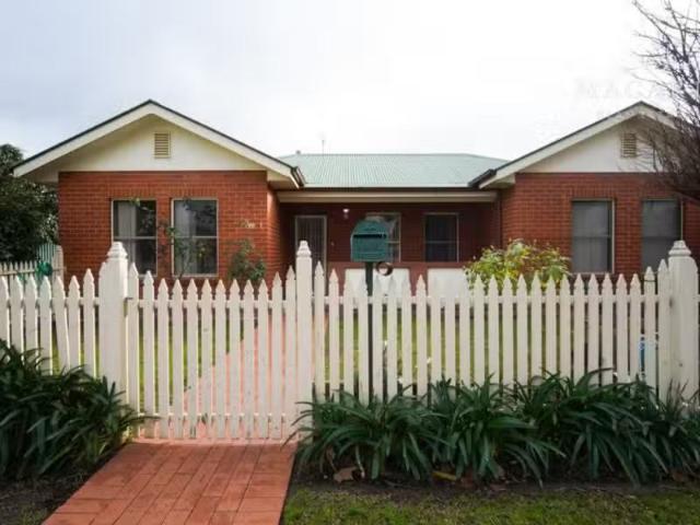 Cheap 1/99 Kincaid Street, Wagga Wagga House for rent Listed.