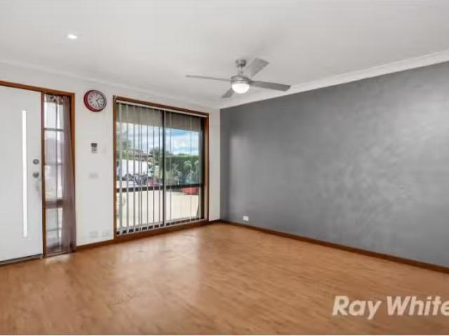 Charming 192 Sunflower Drive, CLAREMONT MEADOWS House for rent.