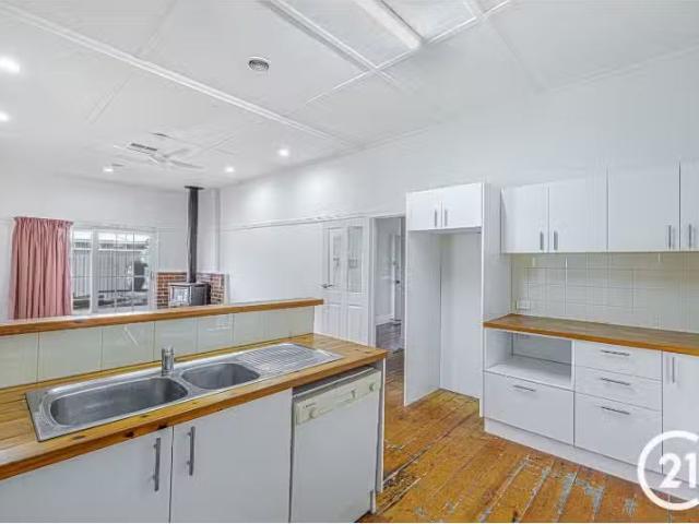 Just in! 1/92 Sutton Street, Echuca House for rent Listed by.