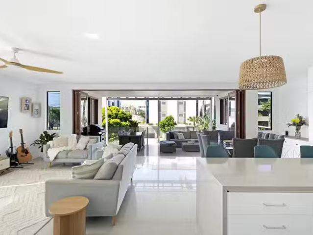 Cheap 1/92 Seagull Avenue, Mermaid Beach, QLD 4218