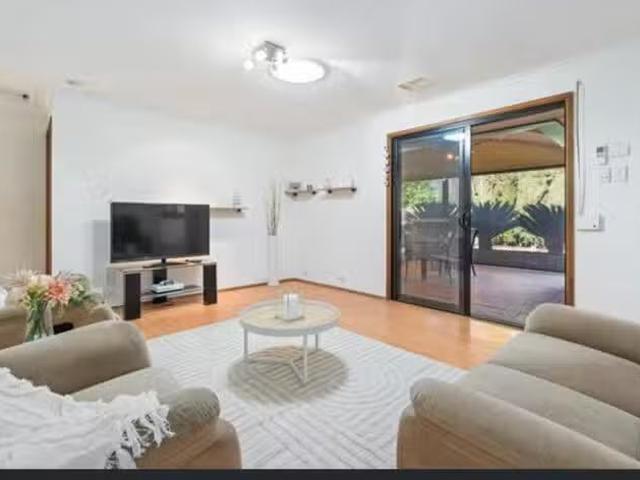 Cozy 19 Glenbrae Close Close, Wynn Vale, SA 5127