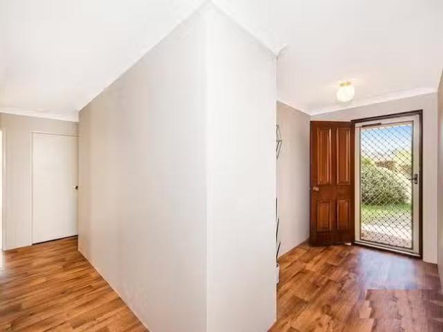 Deal! 19 Moonlight Court, Huntingdale, WA 6110
