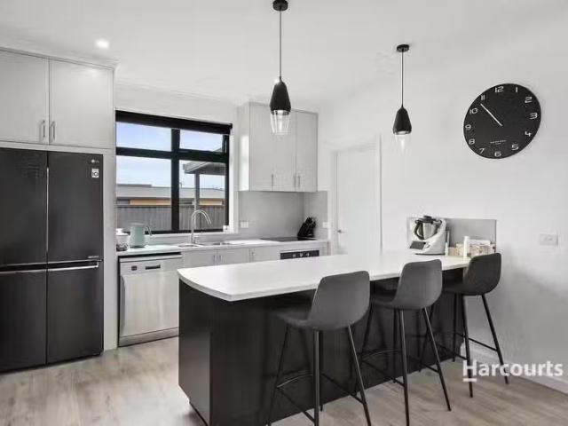 Rental! 19 Simpson Street, SOMERSET, TAS 7322 House for Rent