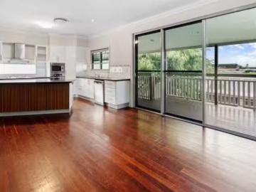 Deal! 19 Raceview Avenue, Hendra, QLD 4011