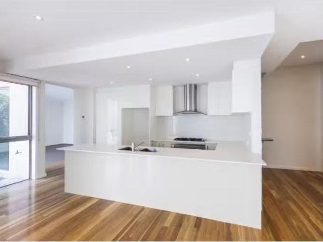 Just in! 1 Waygoose Street, KINGSTON Townhouse for rent Liste.