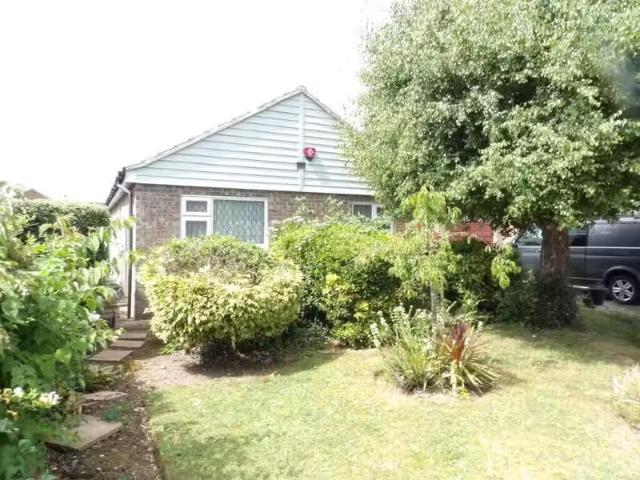 Cheap 1 BA 4 bedroom detached bungalow for rent in Newport Clo.