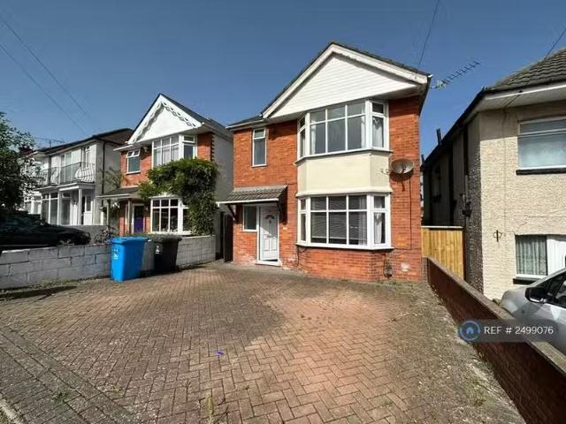 New 1 BA 4 bedroom detached house for rent in Wroxham Road, Po.