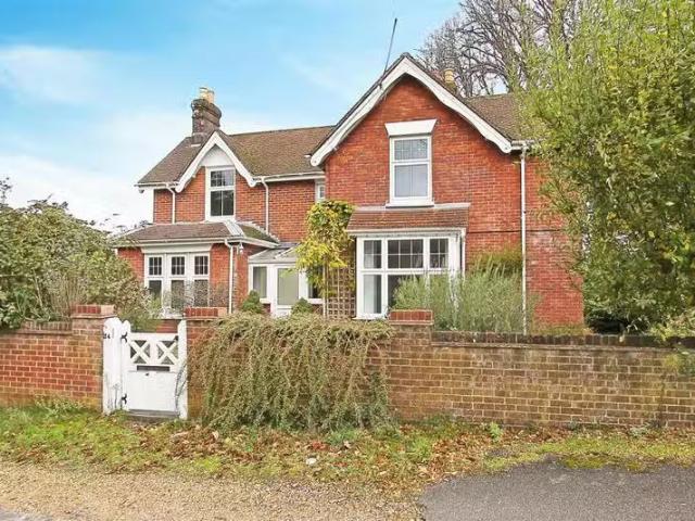 Unique 1 BA 4 bedroom house for rent in Dewlands Way, Verwood.