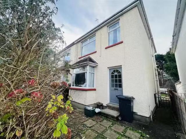 Charming 1 BA 4 bedroom house for rent in Forest Road, Fishpon.