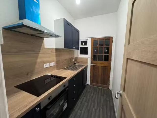 Cozy 1 BA 4 bedroom house share for rent in Blandford Road, Be.