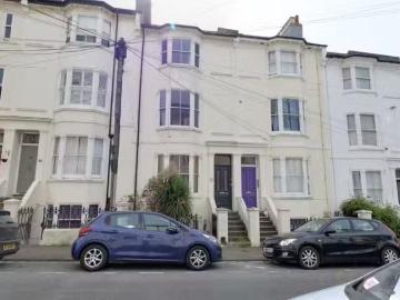 Cheap 1 BA 4 bedroom maisonette for rent in Buckingham Street.