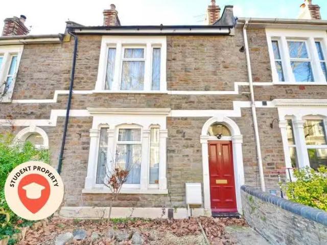 Just in! 1 BA 4 bedroom terraced house for rent in Clifford Ro.