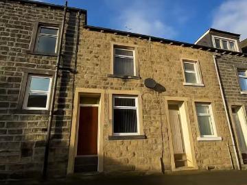 Nice 1 BA 4 bedroom terraced house for rent in Rutland Street.