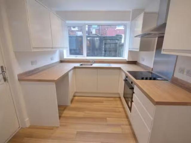 Just in! 1 BA 4 bedroom terraced house for rent in Westwood St.