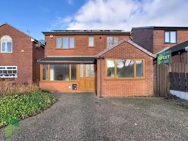 Cozy 1 BA 5 bedroom detached house for rent in Moorcroft, Lowe.