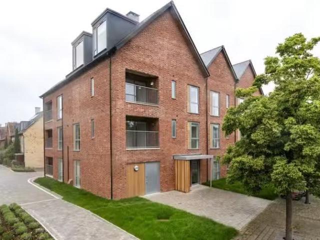 Just in! 1 BA 1 bedroom apartment for rent in Consort Avenue.