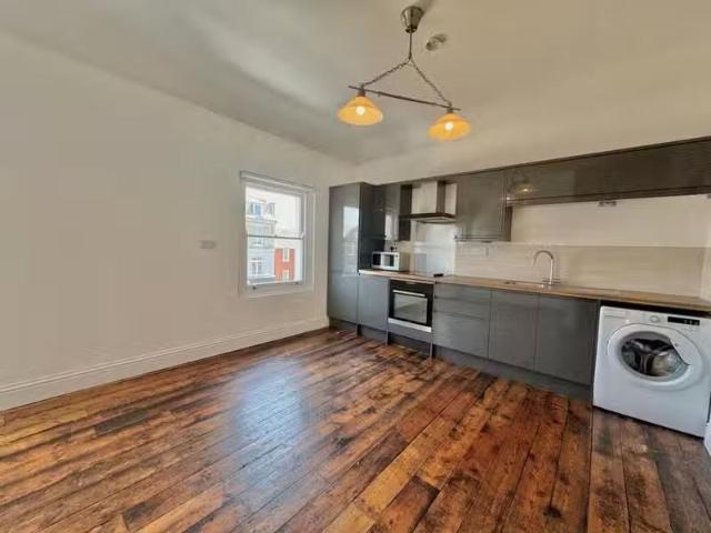 Rental! 1 BA 1 bedroom apartment for rent in High Street, Newm.