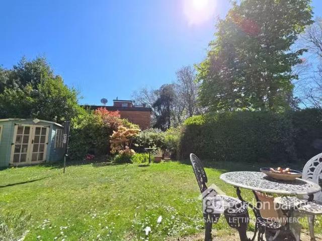 Unique 1 BA 1 bedroom ground floor flat for rent in Denewood R.