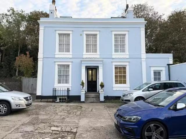 Rental! 1 BA 1 bedroom flat for rent in The Hollies, Greenhith.