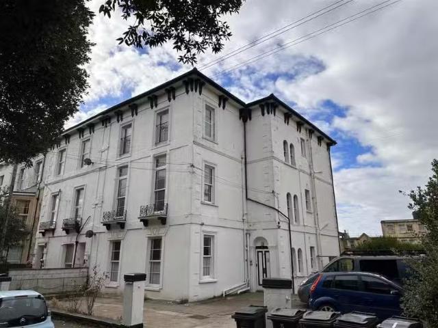 Cheap 1 BA 1 bedroom flat for rent in Upper Kewstoke Road, Wes.