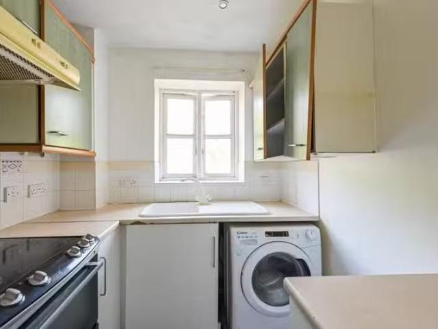 Deal! 1 BA 1 bedroom flat for rent in Aaron Hill Road, Beckton.
