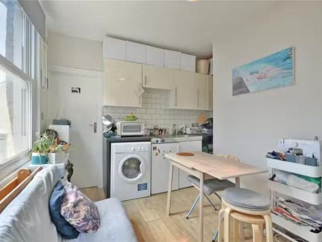 For Rent! 1 BA 1 bedroom flat for rent in Ashenden Road, Homer.