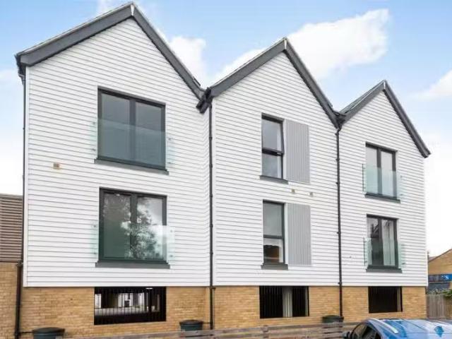 Nice 1 BA 1 bedroom flat for rent in Cornwallis Circle, Whitst.