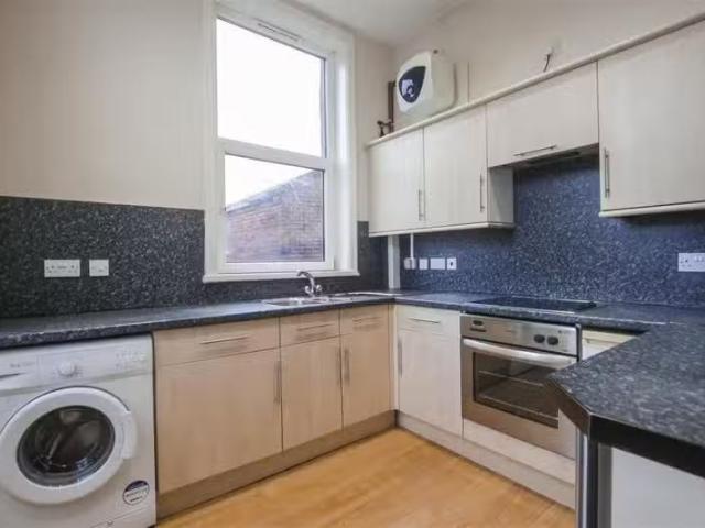 For Rent! 1 BA 1 bedroom flat for rent in Flat 3 Holly House.