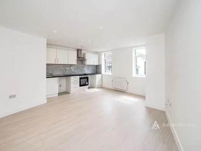 Nice 1 BA 1 bedroom flat for rent in High Street, HP20