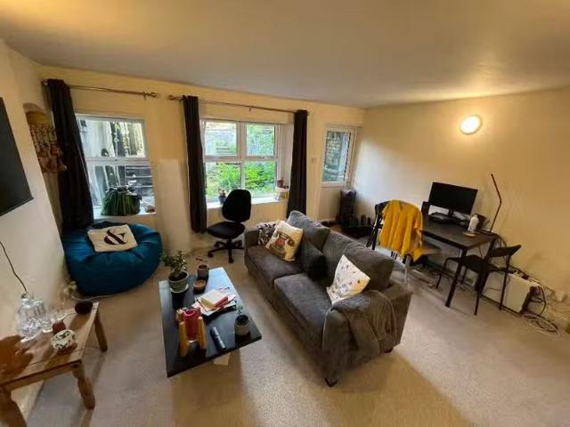 For Rent! 1 BA 1 bedroom flat for rent in Jamaica Street, Bris.