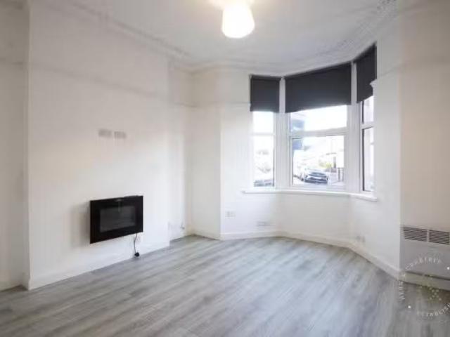 Charming 1 BA 1 bedroom flat for rent in Llanfair Road, Pontca.
