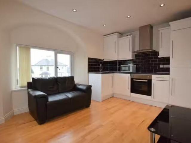 Deal! 1 BA 1 bedroom flat for rent in Newport Road, Roath, CF24
