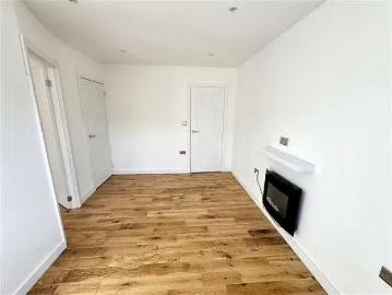 For Rent! 1 BA 1 bedroom flat for rent in Roebourne Way, North.