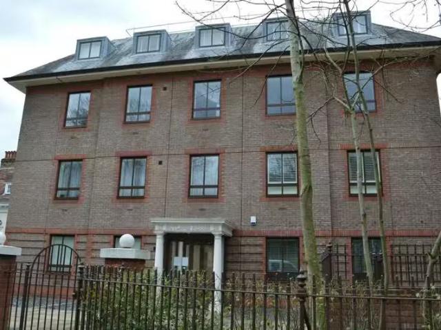 Nice 1 BA 1 bedroom flat for rent in South Street, Epsom, Surr.