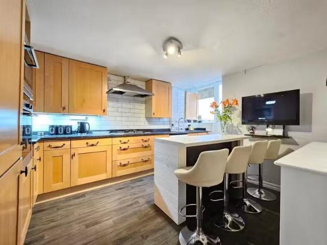 Charming 1 BA 1 bedroom house share for rent in Darnley Street.